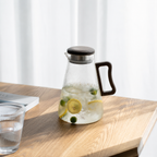 Carafe d’Eau en Verre Borosilicate 2L – Anse Bois et Filtre Inox